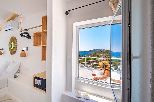 Premiumzimmer mit seitlichem Meerblick und Jakuzi